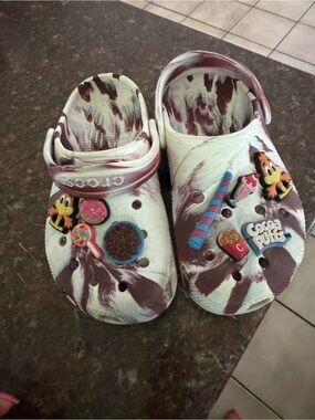 CROCS Kids Limited Edition Cocoa Puffs Classic Clog with Charms